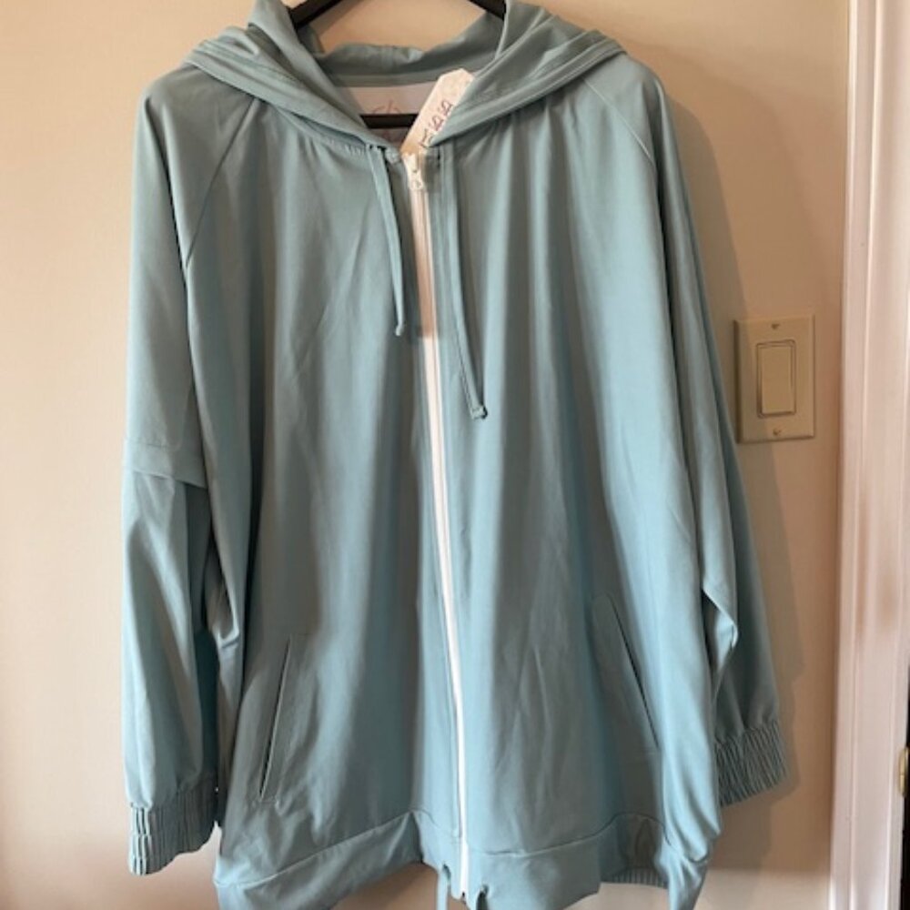 Elevate All Weather Blue Haze Light Windbreaker – NWT Size L – will fit an XL